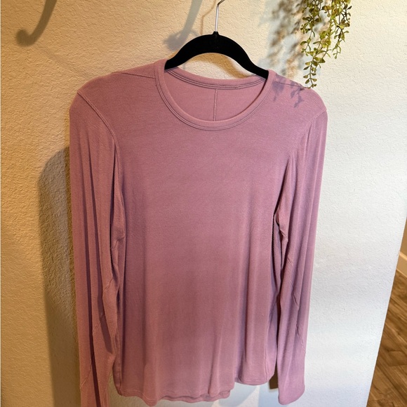 Lululemon hold tight long sleeve shirt - Picture 2 of 5